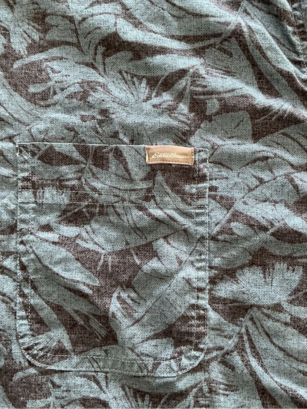 Eddie Bauer Short Sleeve Button Up Shirt Men’s TXL Blue tropical floral print